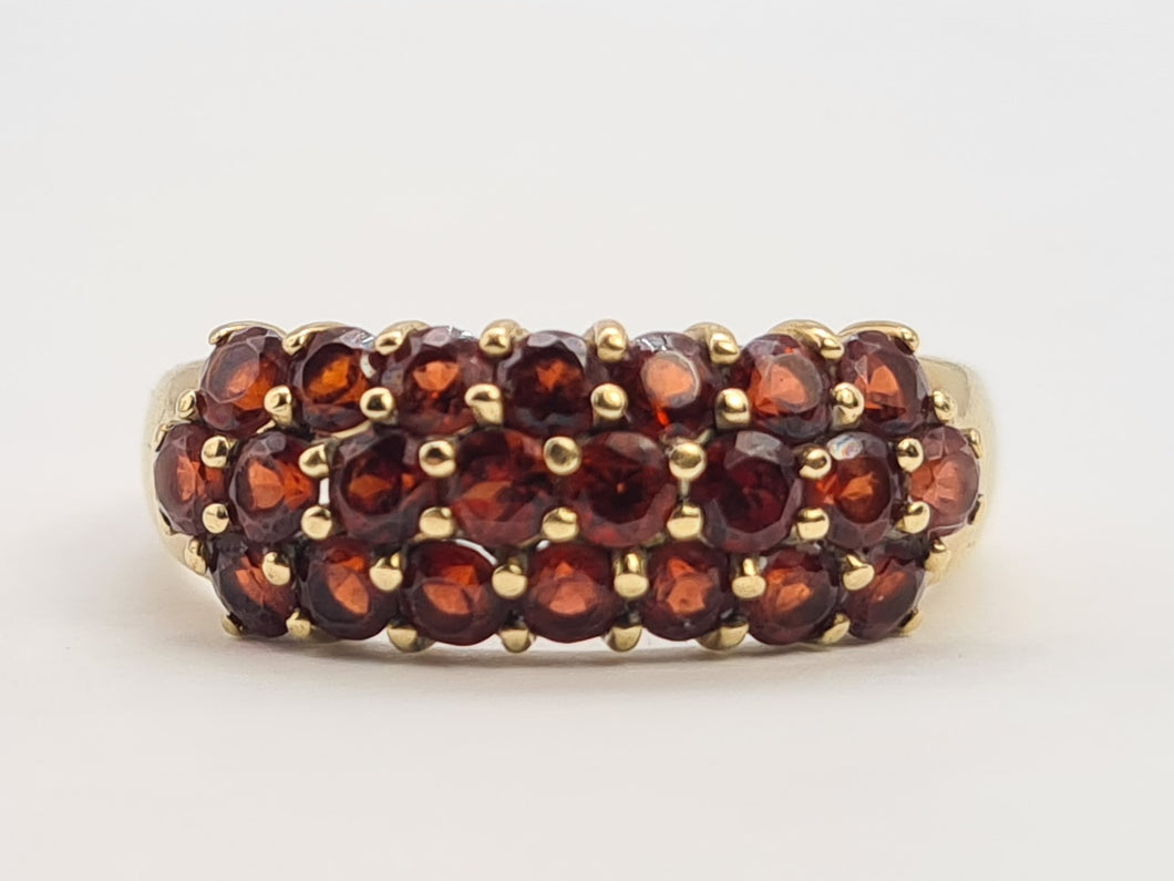 0726: Vintage: 9ct Gold Tiered Garnets Cluster Ring- lovely colours 