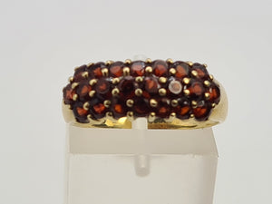 0726: Vintage: 9ct Gold Tiered Garnets Cluster Ring- lovely colours&nbsp;