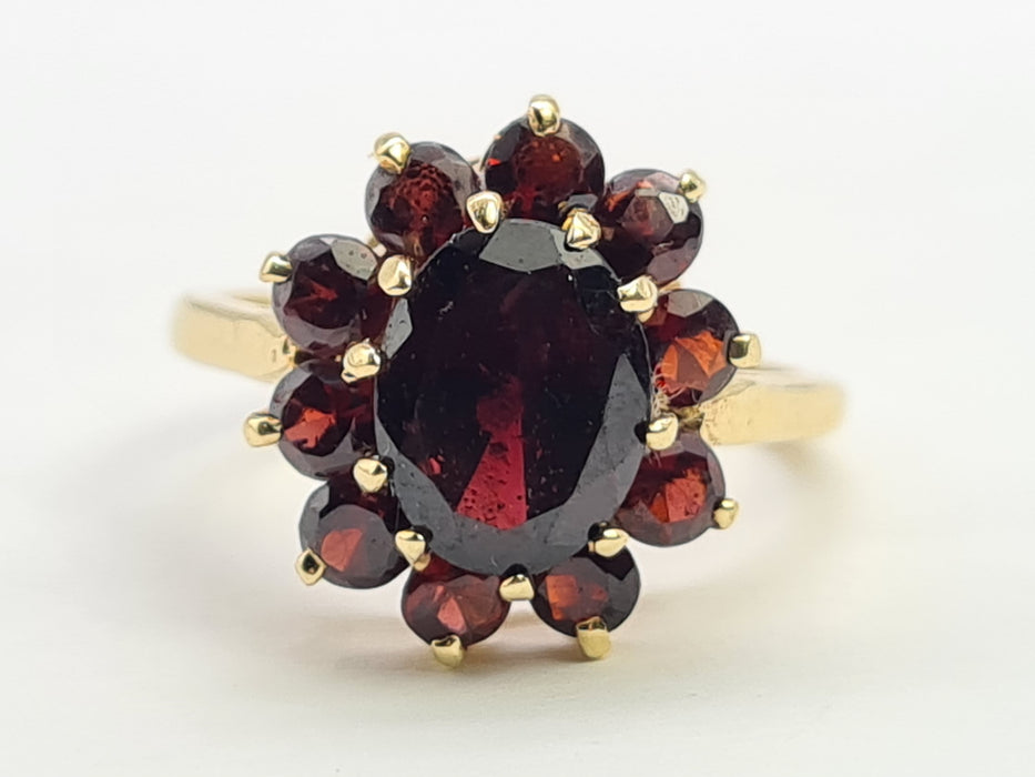 6298 Vintage: 9ct Gold 11 Rich Red Garnets Cluster Ring- From 1968