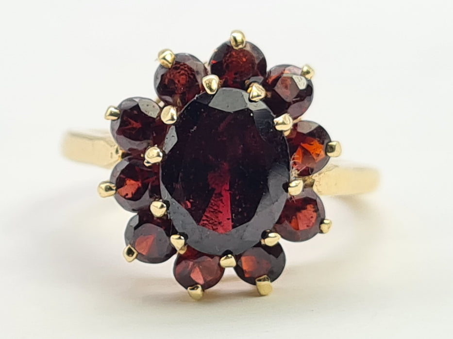 6298 Vintage: 9ct Gold 11 Rich Red Garnets Cluster Ring- From 1968