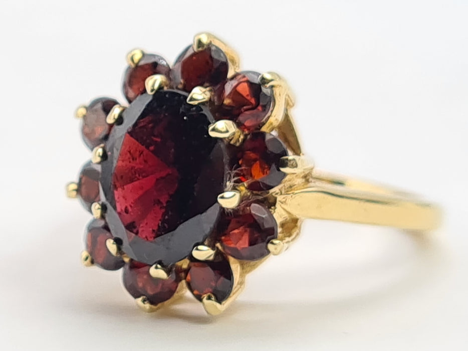 6298 Vintage: 9ct Gold 11 Rich Red Garnets Cluster Ring- From 1968