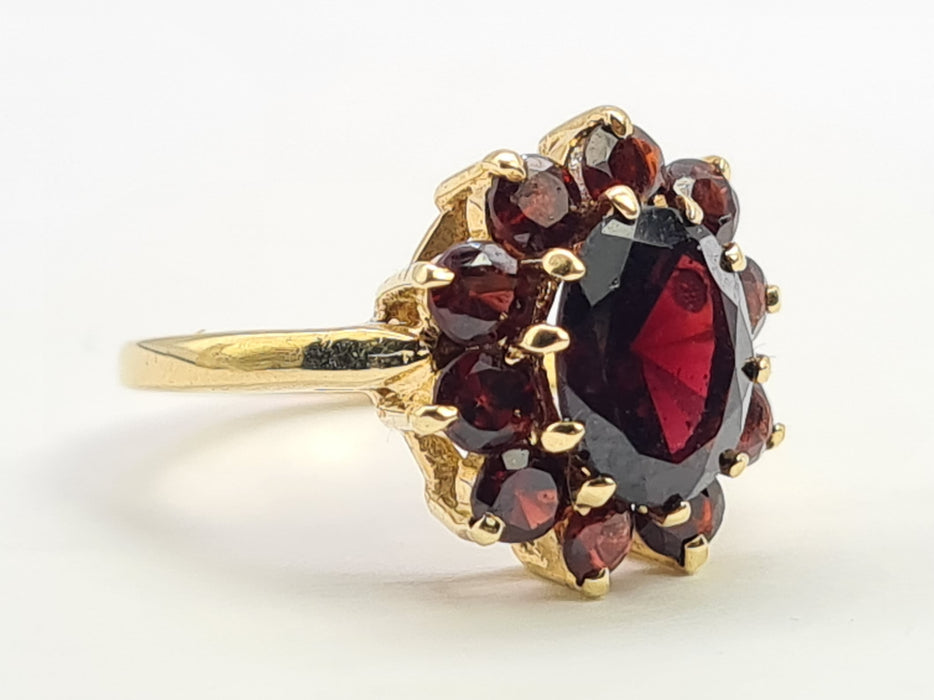 6298 Vintage: 9ct Gold 11 Rich Red Garnets Cluster Ring- From 1968