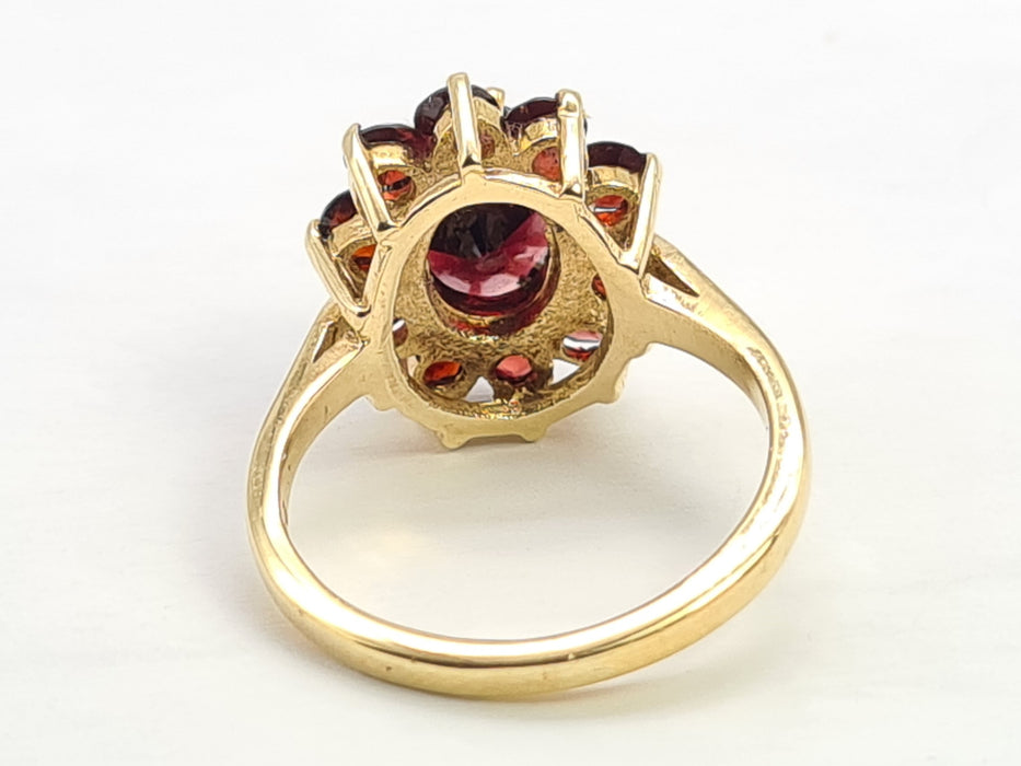 6298 Vintage: 9ct Gold 11 Rich Red Garnets Cluster Ring- From 1968