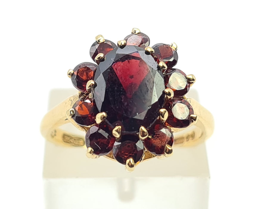 6298 Vintage: 9ct Gold 11 Rich Red Garnets Cluster Ring- From 1968