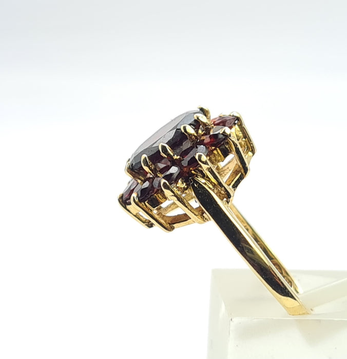 6298 Vintage: 9ct Gold 11 Rich Red Garnets Cluster Ring- From 1968