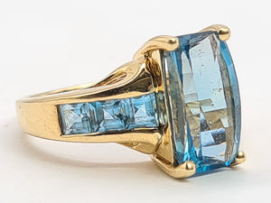 0733: Vintage; 9ct Gold London Blue Topaz Emerald & Princess Cut Cocktail Ring