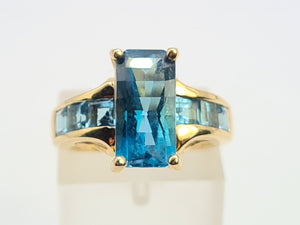 0733: Vintage; 9ct Gold London Blue Topaz Emerald & Princess Cut Cocktail Ring