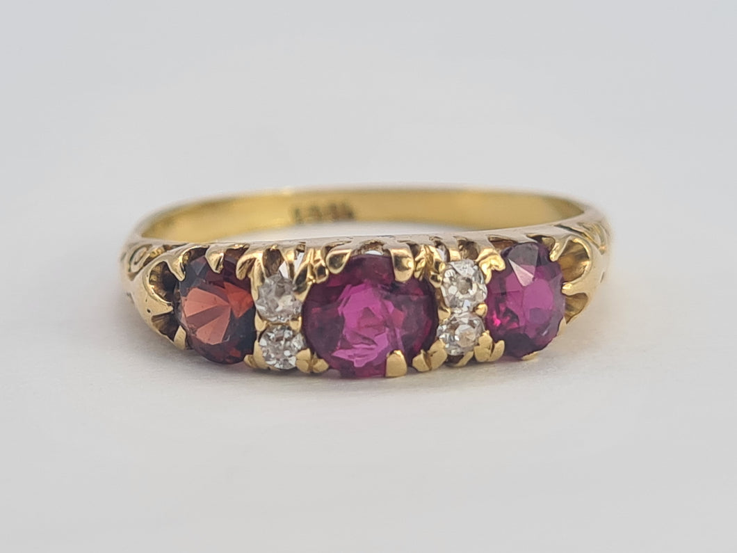 0567: Vintage & Old 18ct Gold Rubies Diamonds Ring- splendid