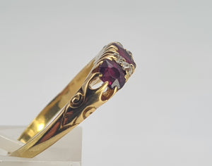 0567: Vintage & Old 18ct Gold Rubies Diamonds Ring- splendid