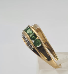 0654: Vintage: 9ct Gold Green Diopsides Diamonds Dress Ring