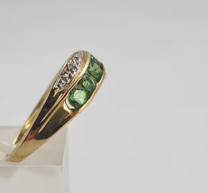 0654: Vintage: 9ct Gold Green Diopsides Diamonds Dress Ring