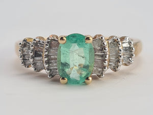 0715: Vintage 9ct Gold Emerald 26 Baguette Cut Diamonds Dress Ring- exquisite