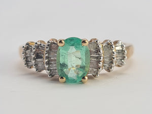 0715: Vintage 9ct Gold Emerald 26 Baguette Cut Diamonds Dress Ring- exquisite