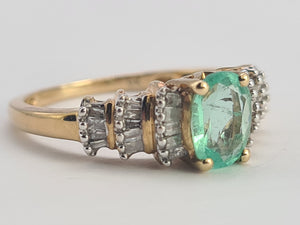 0715: Vintage 9ct Gold Emerald 26 Baguette Cut Diamonds Dress Ring- exquisite