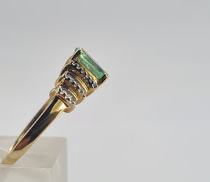 0715: Vintage 9ct Gold Emerald 26 Baguette Cut Diamonds Dress Ring- exquisite