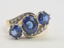 Load image into Gallery viewer, 0657: Vintage &amp; Old: 18ct Gold Cornflower Blue Sapphires Diamonds Ring
