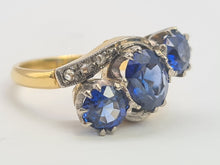 Load image into Gallery viewer, 0657: Vintage &amp; Old: 18ct Gold Cornflower Blue Sapphires Diamonds Ring
