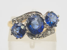 Load image into Gallery viewer, 0657: Vintage &amp; Old: 18ct Gold Cornflower Blue Sapphires Diamonds Ring
