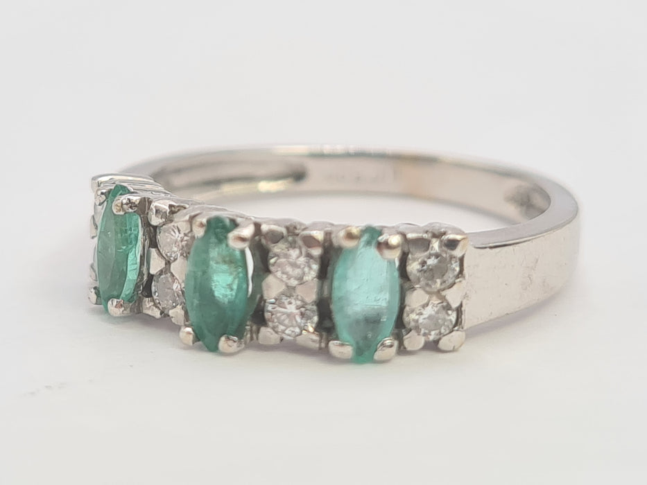0679: Vintage 14ct White Gold 3 Emeralds 8 Natural Sparkling Diamonds Dress Ring