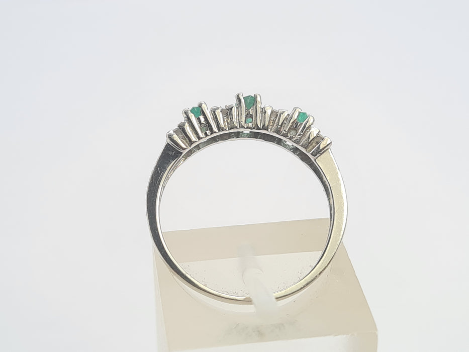 0679: Vintage 14ct White Gold 3 Emeralds 8 Natural Sparkling Diamonds Dress Ring