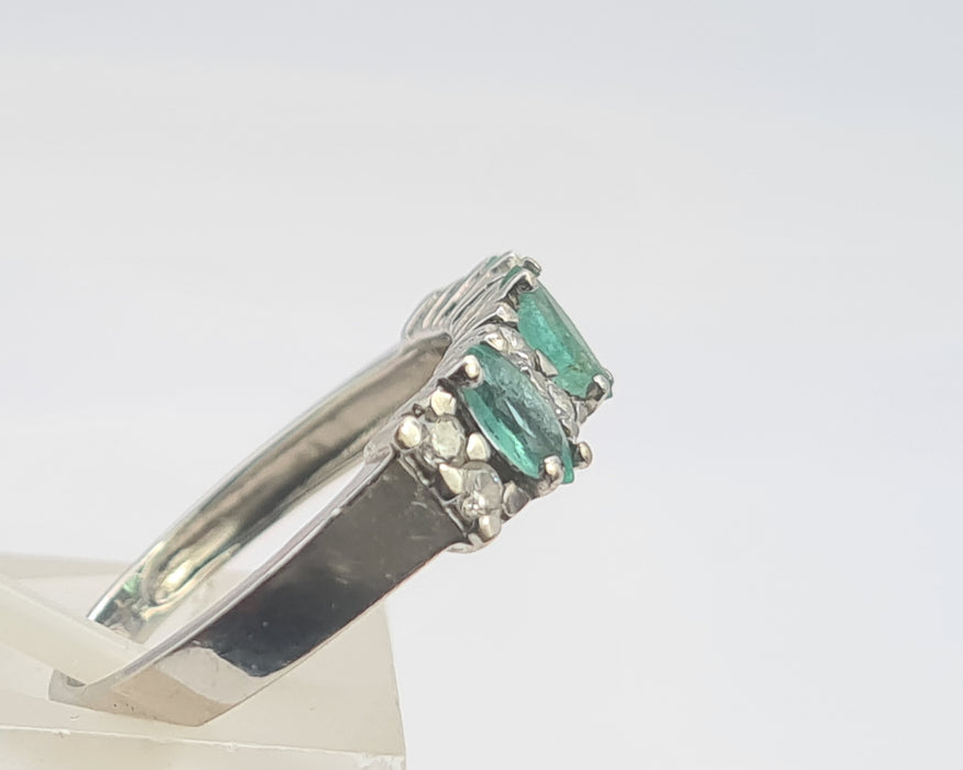 0679: Vintage 14ct White Gold 3 Emeralds 8 Natural Sparkling Diamonds Dress Ring