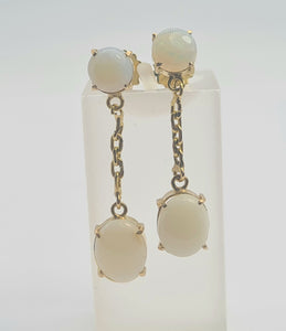 0545: Vintage: 18ct Gold White Opals Drop/Dangle Stud Earrings- just lovely!