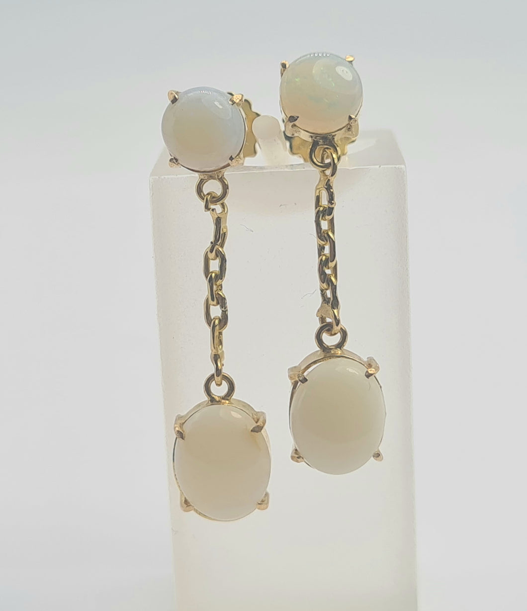 0545: Vintage: 18ct Gold White Opals Drop/Dangle Stud Earrings- just lovely!