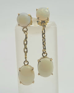 0545: Vintage: 18ct Gold White Opals Drop/Dangle Stud Earrings- just lovely!