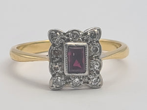 0645: Vintage: 18ct Gold Ruby &.10 Diamonds Square Set Ring - Art Deco Style