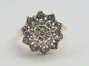 0677: Vintage; 9ct Gold 21 Diamonds Tiered Cluster Rin- Date- Mark 1979