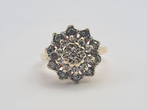 0677: Vintage; 9ct Gold 21 Diamonds Tiered Cluster Rin- Date- Mark 1979