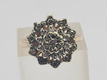 Load image into Gallery viewer, 0677: Vintage; 9ct Gold 21 Diamonds Tiered Cluster Rin- Date- Mark 1979
