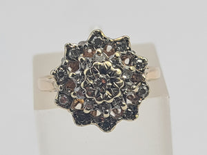 0677: Vintage; 9ct Gold 21 Diamonds Tiered Cluster Rin- Date- Mark 1979