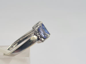 0683: Vintage; 9ct White Gold Blue Tanzanites Diamonds Dress Ring-crisp, clean, eye-candy