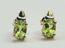 Load image into Gallery viewer, 0718: Vintage: 9ct Gold Peridot Stud Earrings- lovely cut and colours
