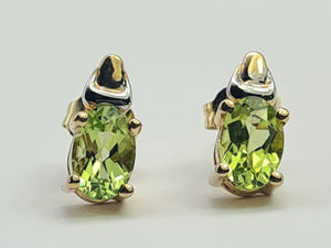 0718: Vintage: 9ct Gold Peridot Stud Earrings- lovely cut and colours