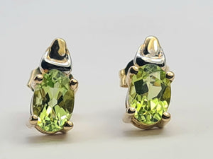 0718: Vintage: 9ct Gold Peridot Stud Earrings- lovely cut and colours