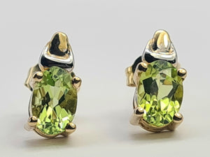 0718: Vintage: 9ct Gold Peridot Stud Earrings- lovely cut and colours