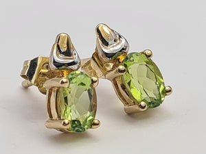 0718: Vintage: 9ct Gold Peridot Stud Earrings- lovely cut and colours