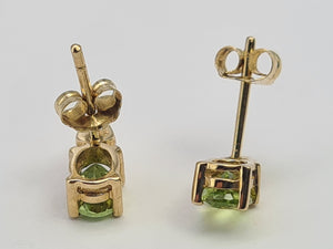 0718: Vintage: 9ct Gold Peridot Stud Earrings- lovely cut and colours