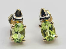 Load image into Gallery viewer, 0718: Vintage: 9ct Gold Peridot Stud Earrings- lovely cut and colours
