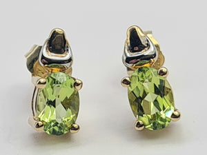 0718: Vintage: 9ct Gold Peridot Stud Earrings- lovely cut and colours