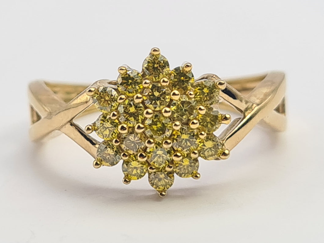 0721: Vintage: 9ct Gold Amarillo Diamonds Flower Head Ring- 19 natural, sparkling diamonds