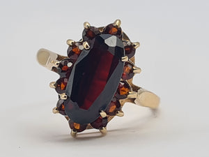 0724: Vintage: 9ct Gold Garnets Cluster Ring - Date-Mark 1973