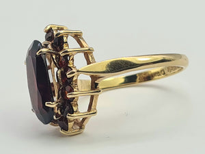 0724: Vintage: 9ct Gold Garnets Cluster Ring - Date-Mark 1973