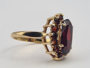 0724: Vintage: 9ct Gold Garnets Cluster Ring - Date-Mark 1973