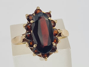 0724: Vintage: 9ct Gold Garnets Cluster Ring - Date-Mark 1973