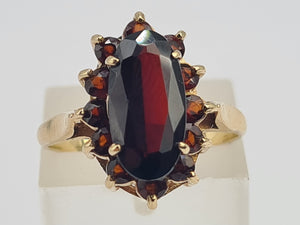 0724: Vintage: 9ct Gold Garnets Cluster Ring - Date-Mark 1973