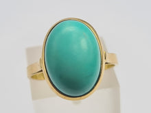 Load image into Gallery viewer, 0906: Vintage: Italian 18ct Gold Cabochon Turquoise Ring- Exquisite
