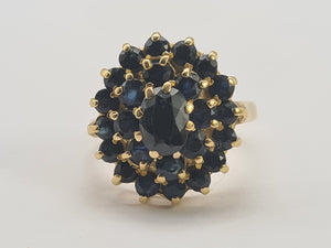 0581: Vintage: 18ct Gold Australian Blue Sapphires Statement Cluster Ring- Date Mark 1975